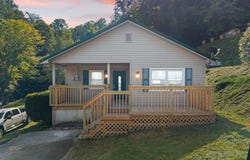 124 Holly Drive, Hazard, KY 41701
