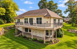 211 Kummrow Ct, Wales, WI 53183