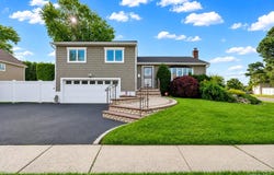 5 Cranberry Lane, Plainview, NY 11803
