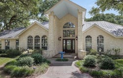 203 Oak Cluster Drive, Columbus, TX 78934