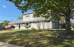 2 Dwarf Lane, Wantagh, NY 11793