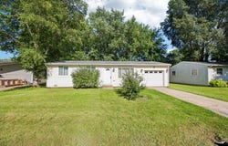 2804 Old Oak Drive, McHenry, IL 60050