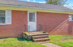 917 Grove Ln, Staunton, VA 24401