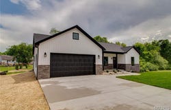 1041 Grafton Hills Drive, Grafton, IL 62037
