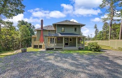 1 Chimes Lane, Boothbay Harbor, ME 04538