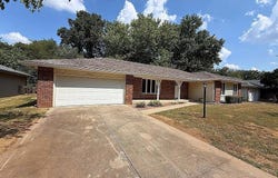1527 E Hanover Street, Springfield, MO 65804