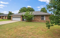 2 Finley Circle, Krum, TX 76249