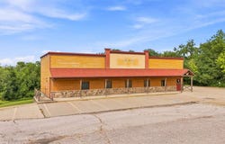 416 W Jackson St, Sigourney, IA 52591