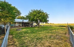 20456 E 1410 Road, Lone Wolf, OK 73655