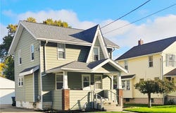 829 Broadway Street E, Cuyahoga Falls, OH 44221