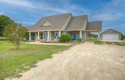 2048 E MARTINDALE RD, Seguin, TX 78155