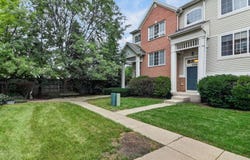 754 Hanbury Drive, Des Plaines, IL 60016