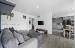 2858 Pine Tree Dr, Miami Beach, FL 33140