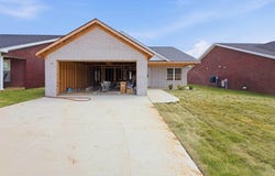 55 Paislynne Ct, Brandenburg, KY 40108