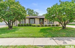 205 Deer Head Lane, Springfield, IL 62704-5211