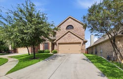 1905 Fountain Meadows Drive, Euless, TX 76039