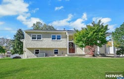 505 Fordham Place, Paramus, NJ 07652