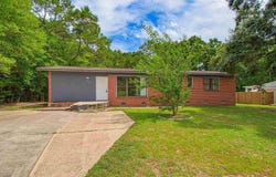 6571 Cedar St, Milton, FL 32570