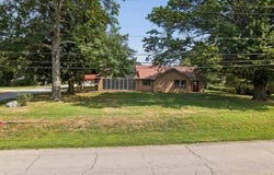301 E Walnut Street, Aurora, MO 65605