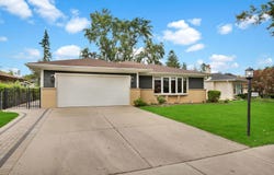 1602 N Oneida Lane, Mount Prospect, IL 60056