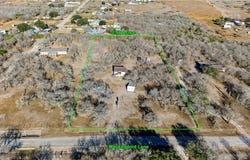 5752 Mockingbird Ln, Mathis, TX 78368