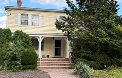 82 Auerbach Lane, Lawrence, NY 11559