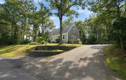 16 Gunters Ln, Mashpee, MA 02649