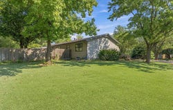 401 N Oak Forest Ln, Derby, KS 67037