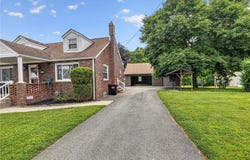 1424 Jackson Ave, New Castle, PA 16101