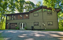 116 Saddlebrook Lane, Hawley, PA 18428