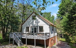 9781 Auburn Drive, Tobyhanna, PA 18466