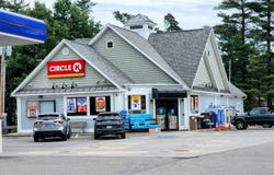 1237 Roosevelt Trail, Raymond, ME 04071