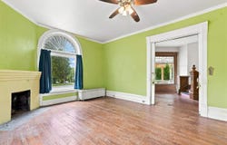 935 E College St, IowaCity, IA 52240
