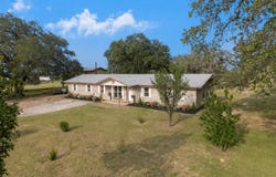 1081 County Road 773, Devine, TX 78016