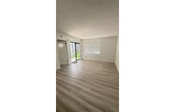 2750 W 63rd Pl, Hialeah, FL 33016