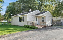 710 W Pheasant Trail, McHenry, IL 60051