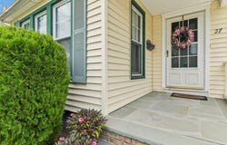 27 Juniper Avenue, Mineola, NY 11501