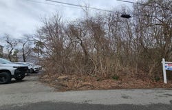 Holt Rd, Bourne, MA 02532