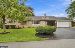 30 BIRCHWAY Drive, CHAMBERSBURG, PA 17202