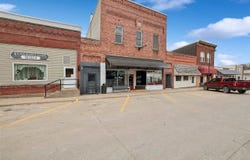 230-234 8th Ave, Wellman, IA 52356