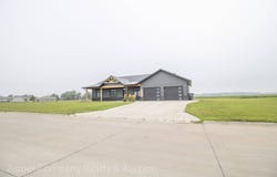 2684 Warren Cir, Rock Valley, IA 51247