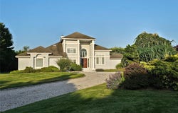 18 Pine Tree Lane, Westhampton, NY 11977