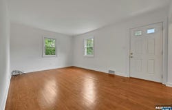 11 Pine Street, Hackensack, NJ 07601