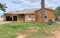 404 SW 4th St, Dimmitt, TX 79027