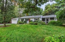 34 Skyridge Ln, Springfield, MA 01128