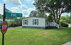 525 Riverleigh Avenue, Riverhead, NY 11901