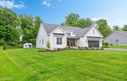 18 Bernie Loop, Troy, NY 12180