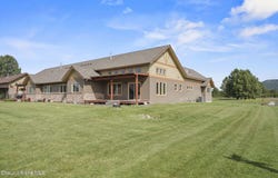10 Bellflower Ct, Blanchard, ID 83804