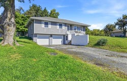 8646 SPLITLOG Avenue, Kansas City, KS 66112