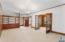 921 S Prairie Ave, Sioux Falls, SD 57104